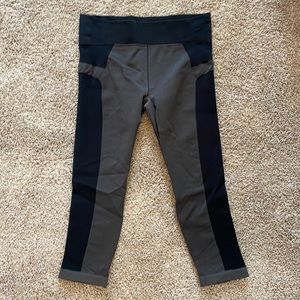 Black & Grey Under Armour Heatgear Compression Leggings for Weightlifting & Gym